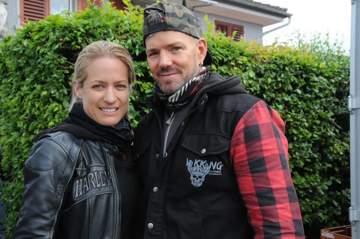 Julia, die selbstverständlich selbst fährt, und Reto. Knapp 170 Personen nehmen dieses Jahr am traditionellen Ramp Ride teil.